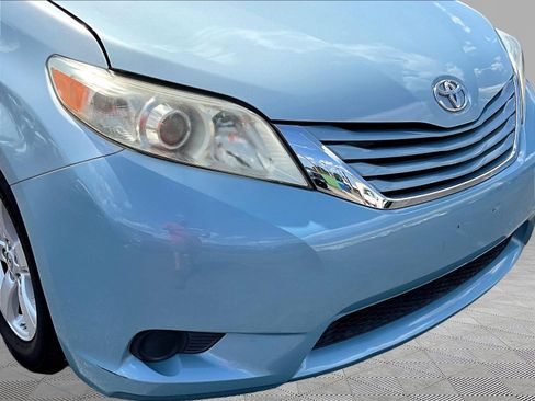 Used 2015 Toyota Sienna LE FWD image 33