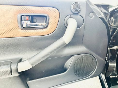 Used 2002 Toyota MR2 image 17