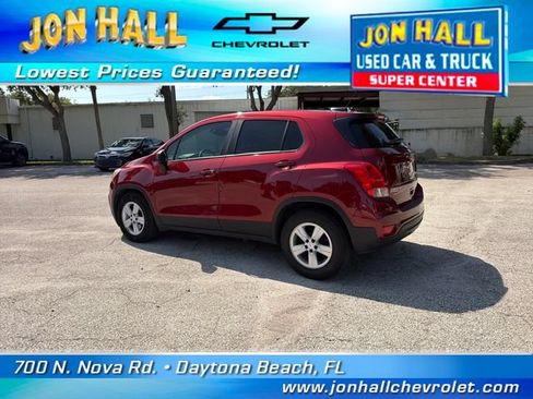 Used 2021 Chevrolet Trax LS w/ Tint and Cruise Package FWD image 5