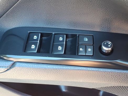 Used 2018 Toyota Camry XSE FWD image 22