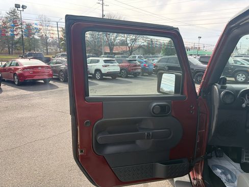 Used 2007 Jeep Wrangler Sahara w/ Dual Top Group image 10