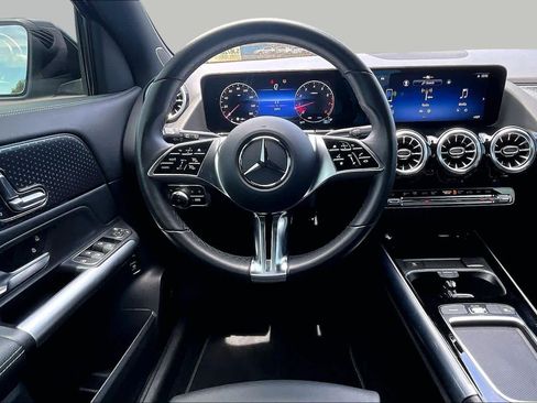 Used 2025 Mercedes-Benz GLA 250 image 10