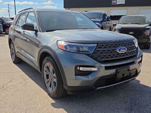 Used 2024 Ford Explorer XLT w/ Equipment Group 202A image 6