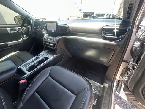 Certified 2022 Ford Explorer XLT w/ Equipment Group 202A image 25