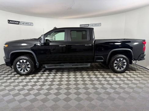 Used 2021 Chevrolet Silverado 2500 Custom w/ Custom Value Package AWD/4WD image 3