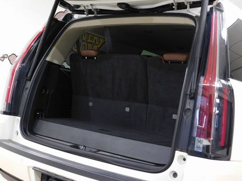 Used 2015 Cadillac Escalade Luxury image 82