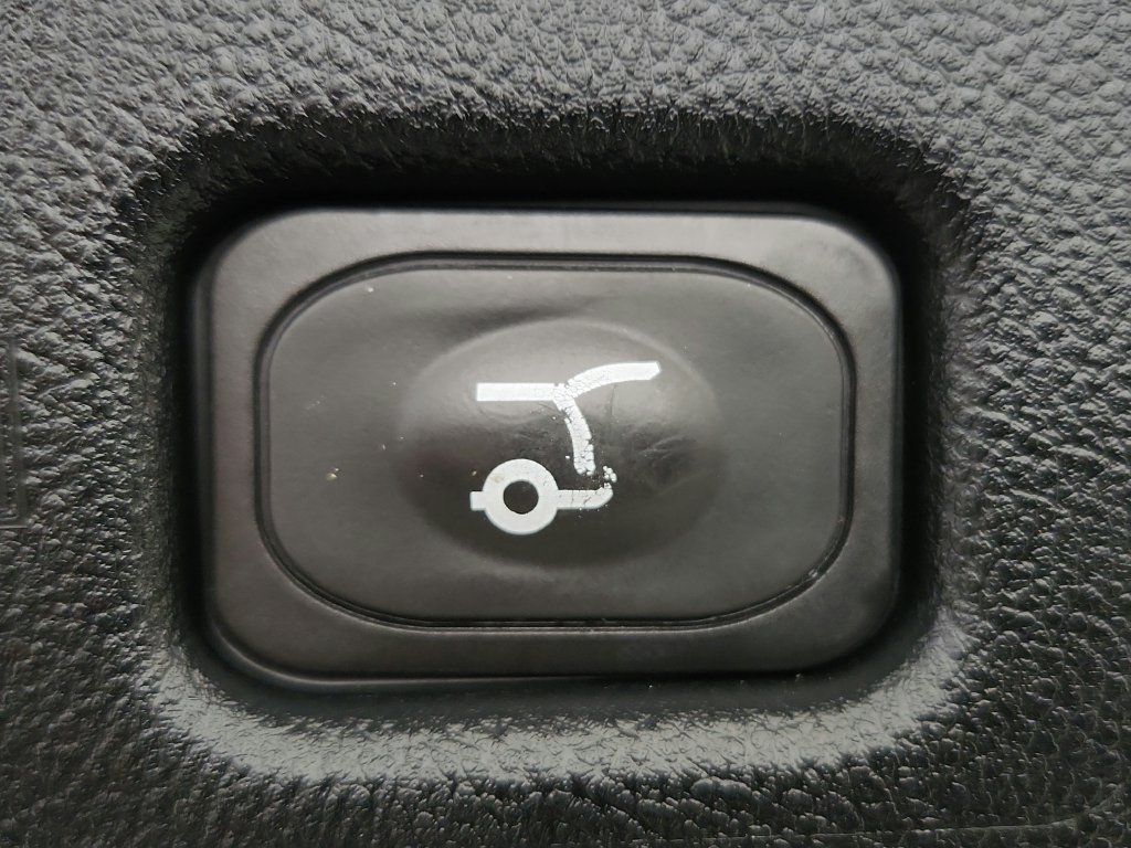 Used 2020 Lincoln Nautilus Reserve w/ Cargo Utility Package AWD/4WD image 37