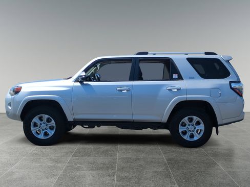 Used 2021 Toyota 4Runner SR5 Premium w/ Moonroof Package image 2
