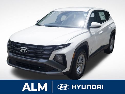 New 2025 Hyundai Tucson SE image 1