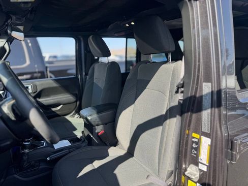 Used 2024 Jeep Wrangler Unlimited w/ Convenience Group AWD/4WD image 11