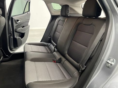 Used 2025 Chevrolet Trax LT w/ LT Convenience Package FWD image 13