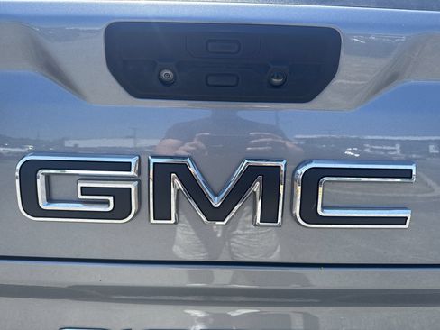 Used 2019 GMC Sierra 1500 SLT w/ SLT Premium Plus Package AWD/4WD image 32