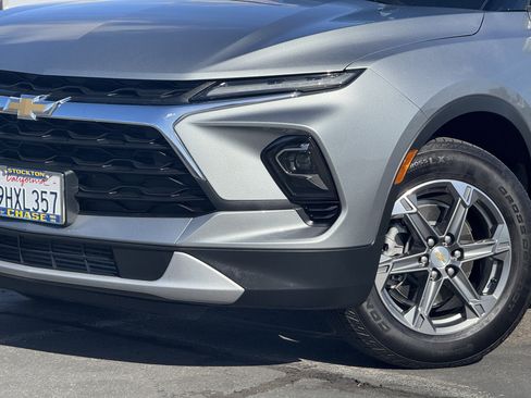Used 2023 Chevrolet Blazer LT image 3