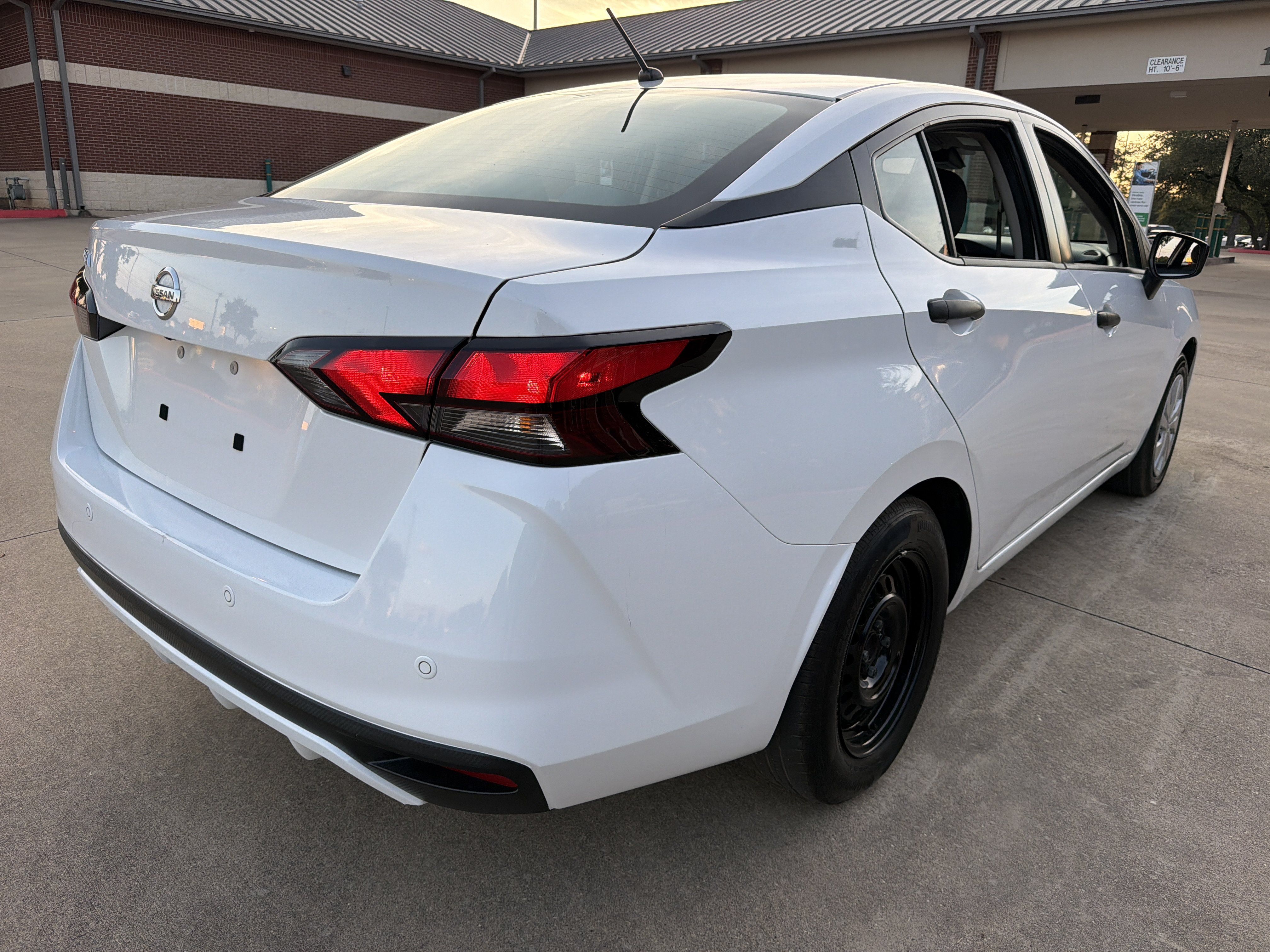 Used 2021 Nissan Versa S FWD image 7