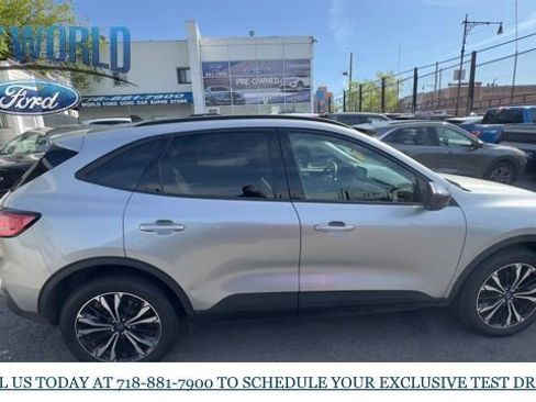 Certified 2022 Ford Escape SE w/ SE Sport Appearance Package AWD/4WD image 4
