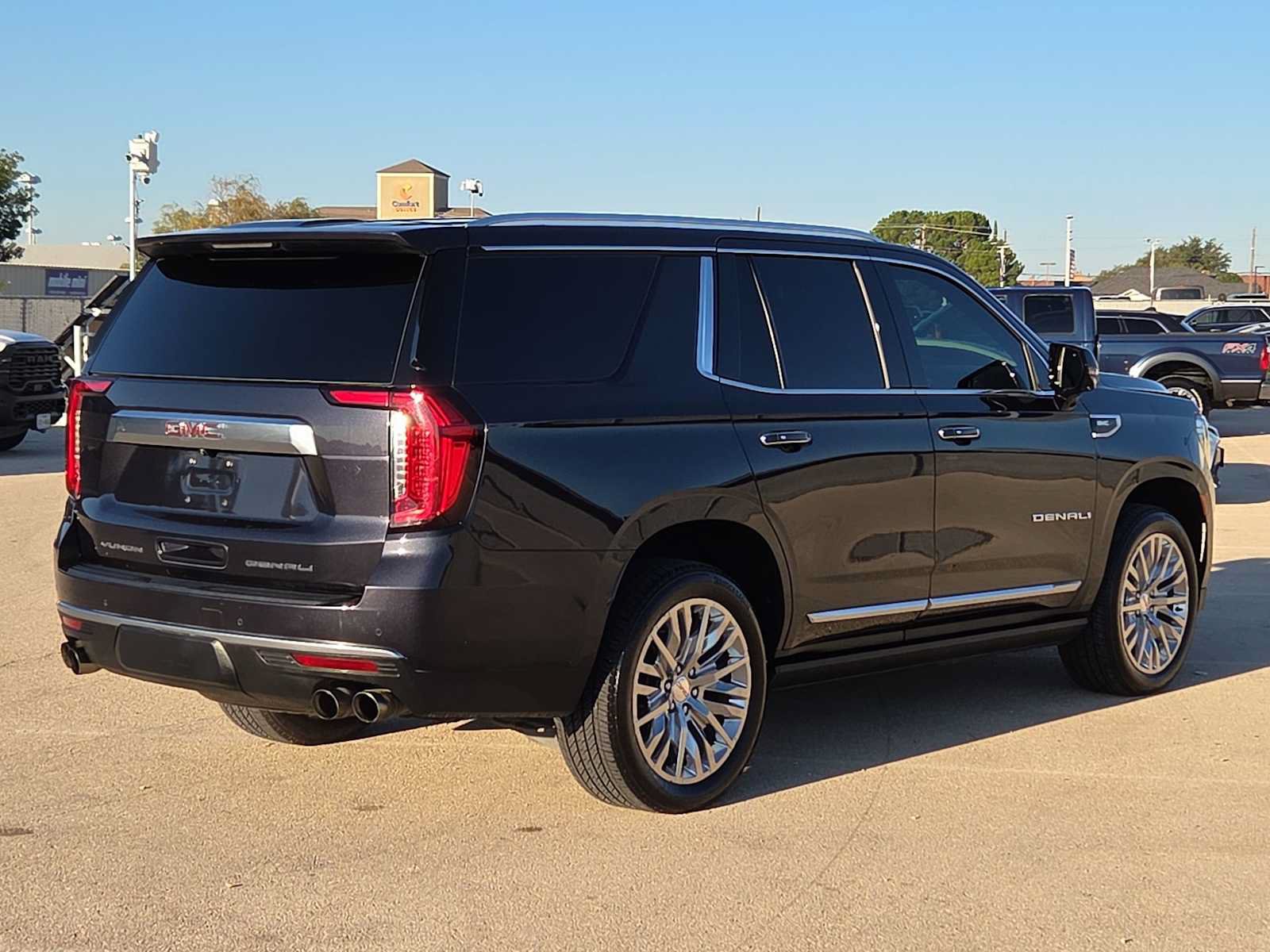 Used 2023 GMC Yukon Denali AWD/4WD image 8