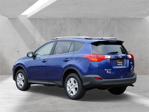 Used 2015 Toyota RAV4 LE image 4
