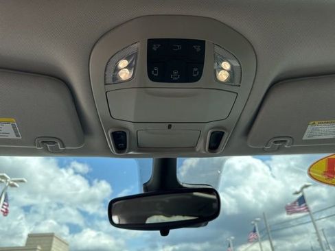 Used 2024 Chrysler Pacifica Touring-L image 15