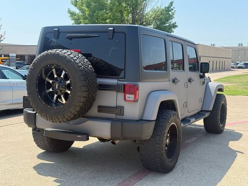 Used 2018 Jeep Wrangler Unlimited Sahara w/ Max Tow Package AWD/4WD image 6