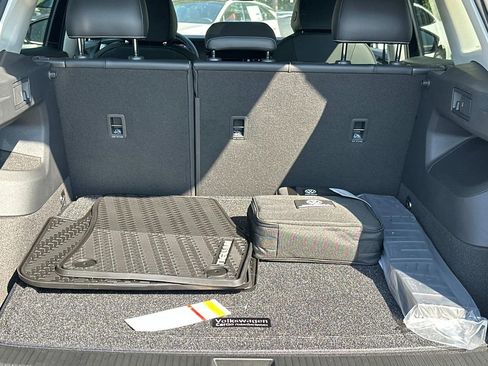 New 2025 Volkswagen Tiguan SE image 6