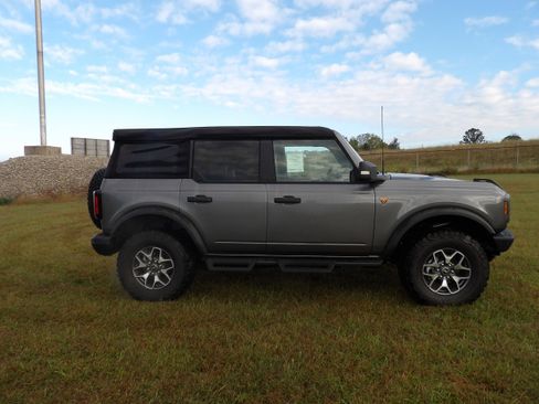 New 2024 Ford Bronco Badlands AWD/4WD image 12