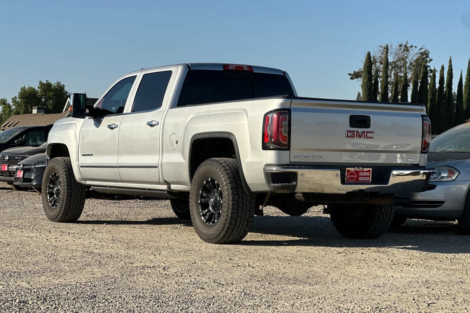 Used 2018 GMC Sierra 1500 SLT w/ SLT Premium Package AWD/4WD image 7