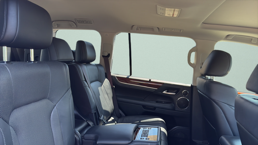Used 2018 Lexus LX 570 4WD w/ Luxury Package image 17