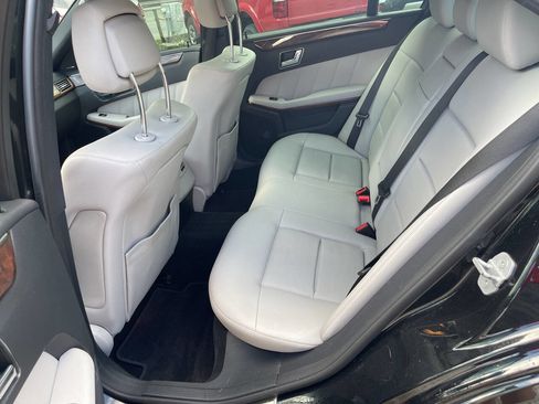 Used 2010 Mercedes-Benz E 350 4MATIC Sedan image 25