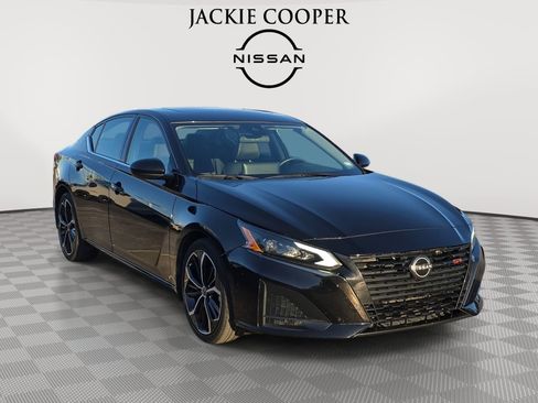 Certified 2023 Nissan Altima 2.5 SR w/ SR Premium Package FWD image 3