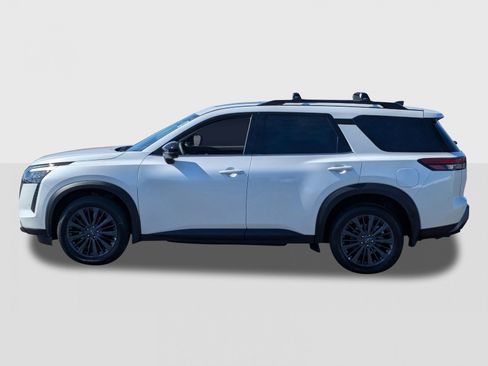 New 2026 Nissan Pathfinder SL image 2