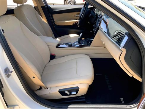 Used 2018 BMW 320i Sedan image 9