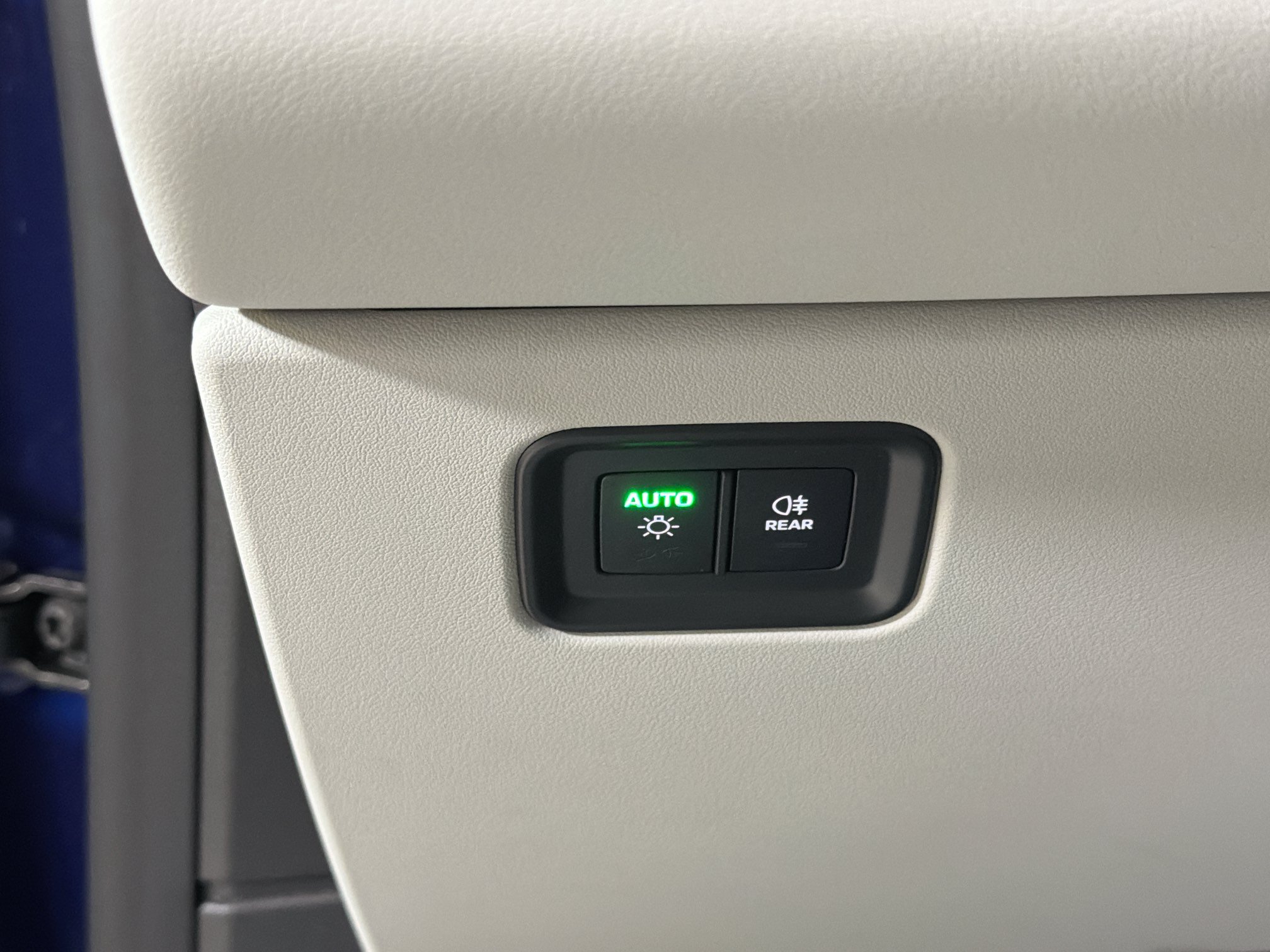 Certified 2026 Porsche Macan 4S Electric AWD/4WD image 36