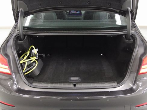 Used 2019 BMW 530e xDrive image 22