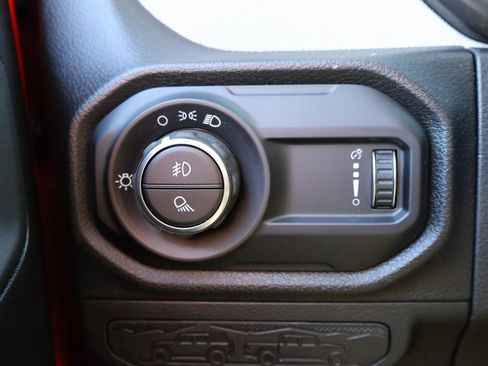 Used 2024 Jeep Gladiator Sport image 30