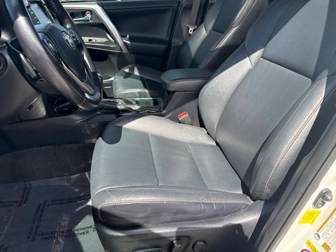 Used 2016 Toyota RAV4 SE image 10