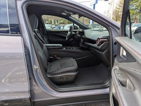 Used 2025 Chevrolet Blazer EV RS AWD/4WD image 31
