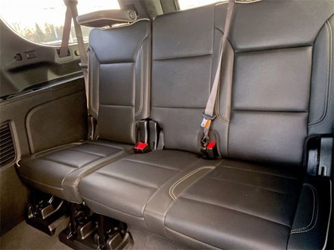 Used 2024 GMC Yukon XL SLT w/ SLT Luxury Package image 23