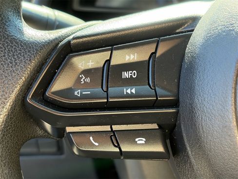 Used 2019 Toyota Yaris L image 27