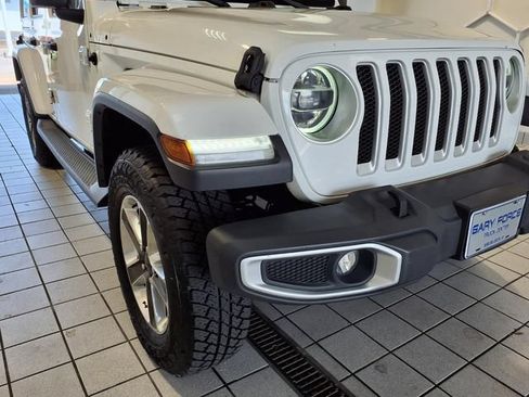 Used 2019 Jeep Wrangler Unlimited Sahara AWD/4WD image 25