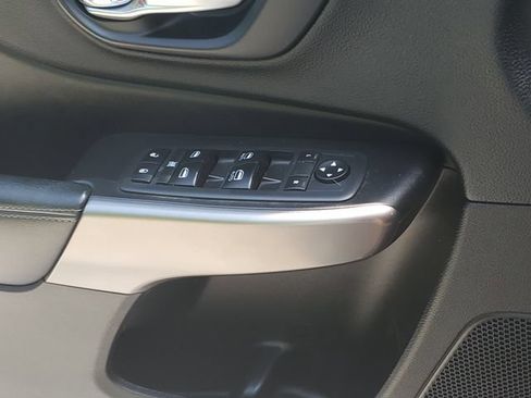 Used 2020 Jeep Cherokee Latitude Plus AWD/4WD image 22