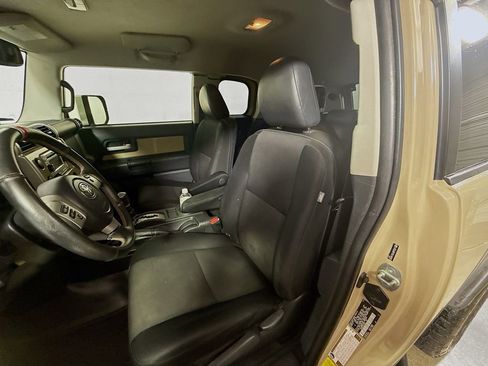 Used 2014 Toyota FJ Cruiser 4WD w/ Upgrade Package image 19