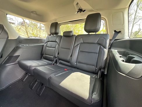 New 2026 Lincoln Navigator Reserve AWD/4WD image 18