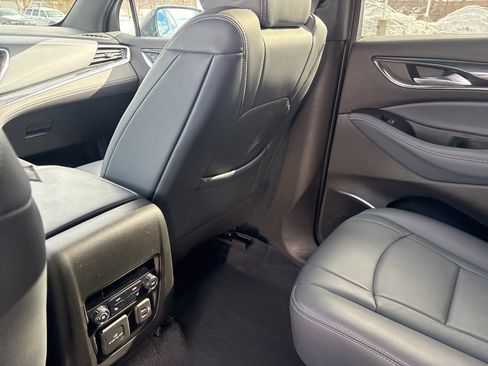 Used 2022 Buick Enclave Premium image 16