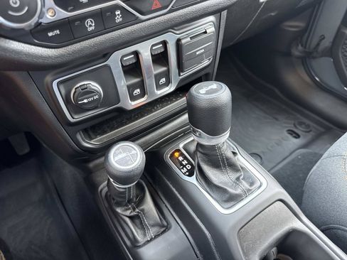 Used 2025 Jeep Wrangler Sport AWD/4WD image 26