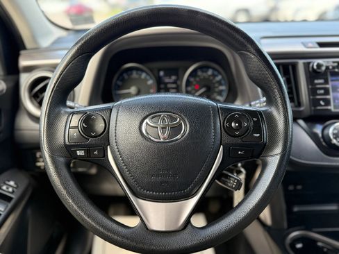 Used 2018 Toyota RAV4 LE image 17