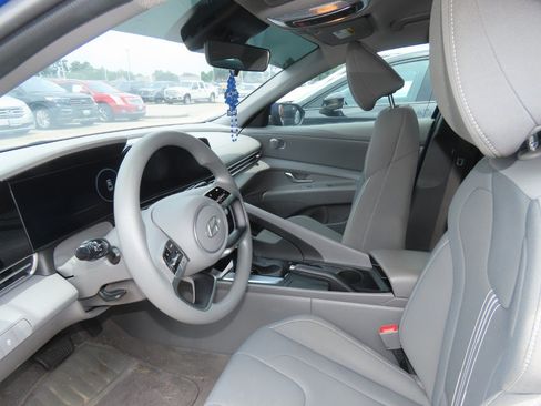 Used 2024 Hyundai Elantra SEL FWD image 23