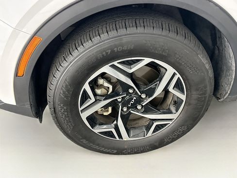 Used 2025 Kia Sportage LX image 11