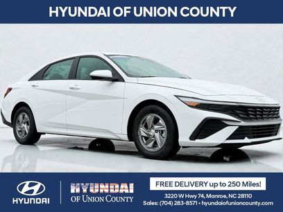 Certified 2025 Hyundai Elantra SE w/ Cargo Package