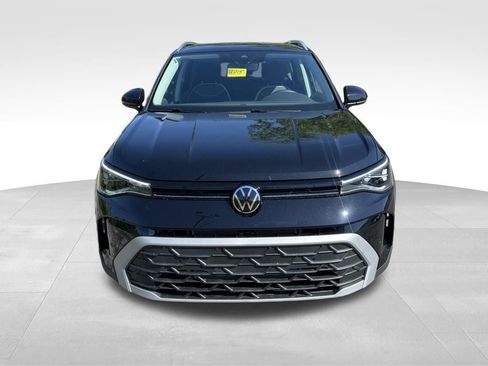 New 2026 Volkswagen Taos SE FWD image 3
