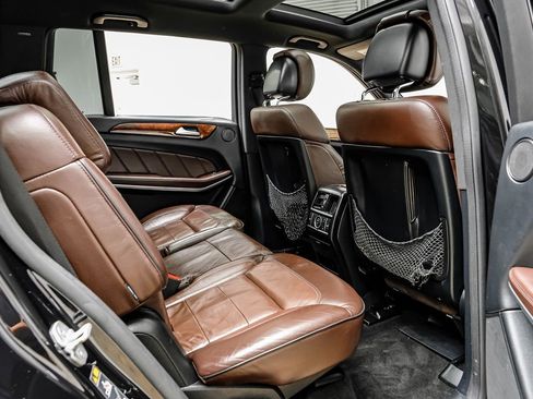 Used 2014 Mercedes-Benz GL 450 4MATIC image 32